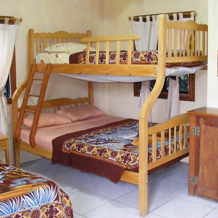 Hostal Maxima Puerto López Extérieur photo