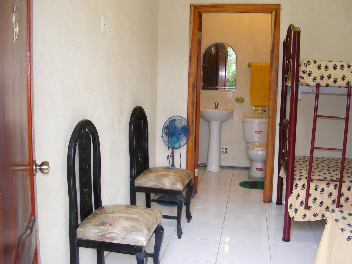 Hostal Maxima Puerto López Extérieur photo