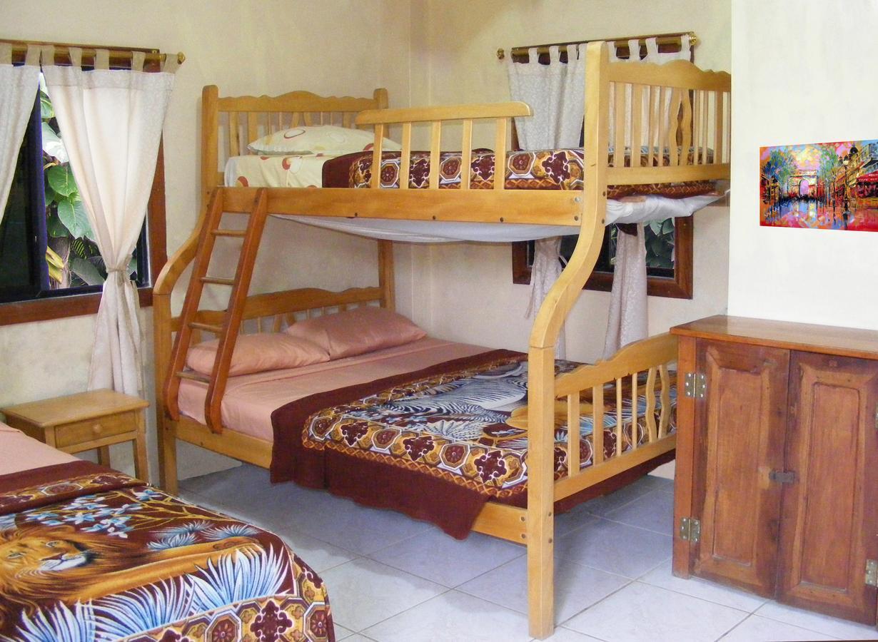 Hostal Maxima Puerto López Extérieur photo