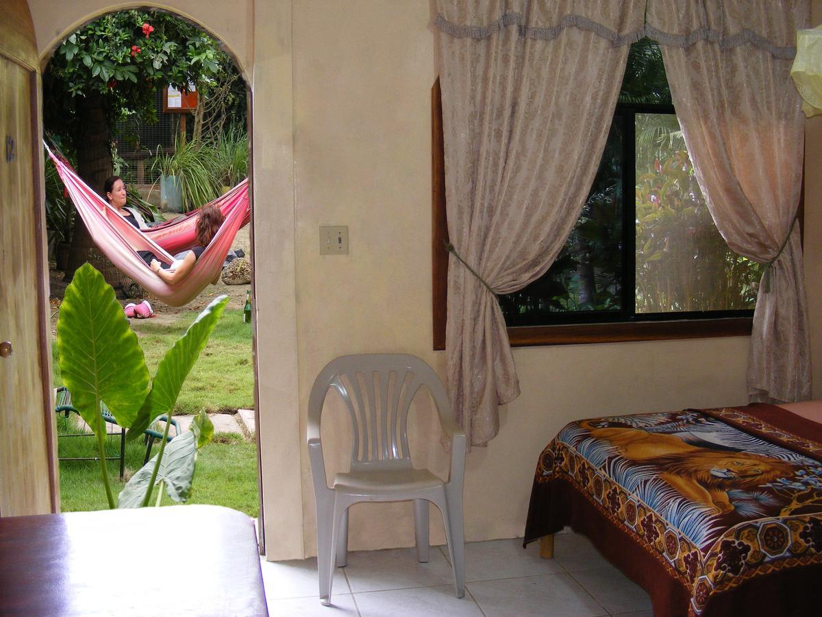 Hostal Maxima Puerto López Extérieur photo