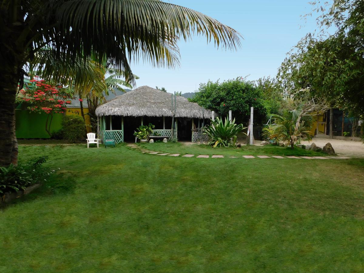 Hostal Maxima Puerto López Extérieur photo