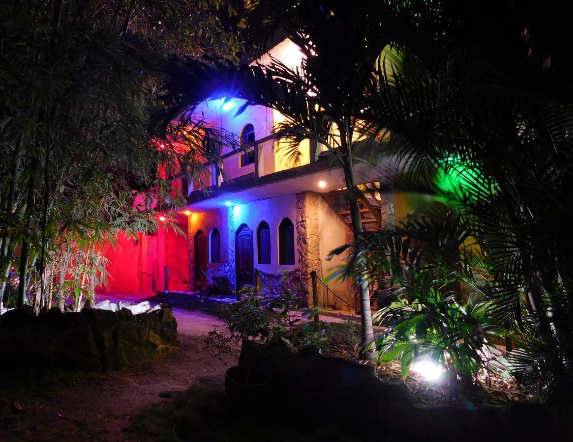 Hostal Maxima Puerto López Extérieur photo