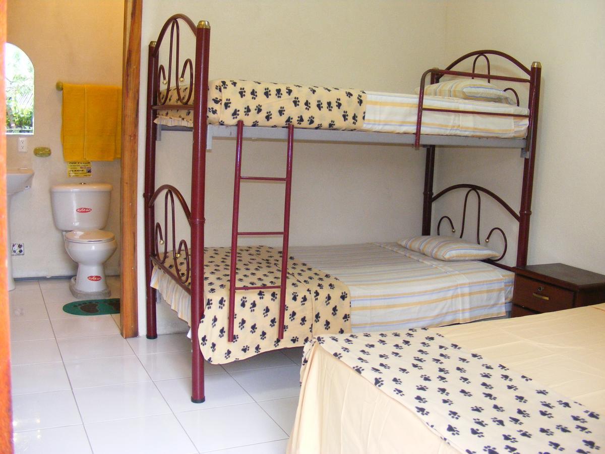 Hostal Maxima Puerto López Extérieur photo