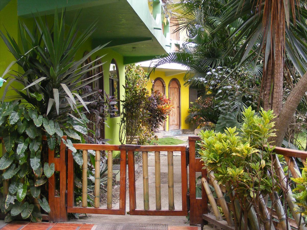 Hostal Maxima Puerto López Extérieur photo